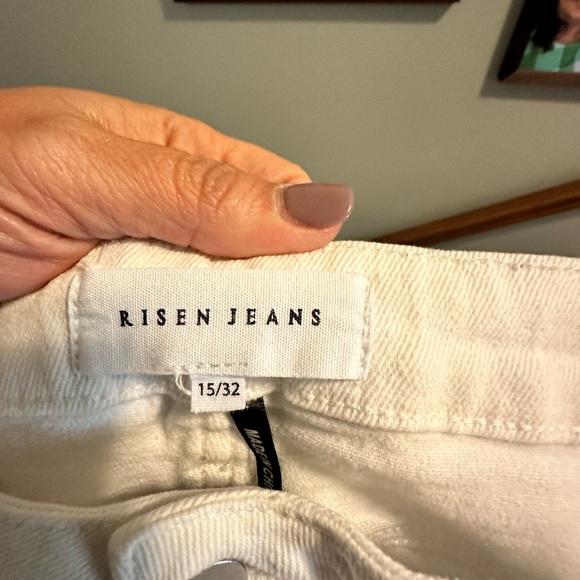 Risen white crops. Gently used. Due to weight loss. Style # RDP5002 - Picture 3 of 3